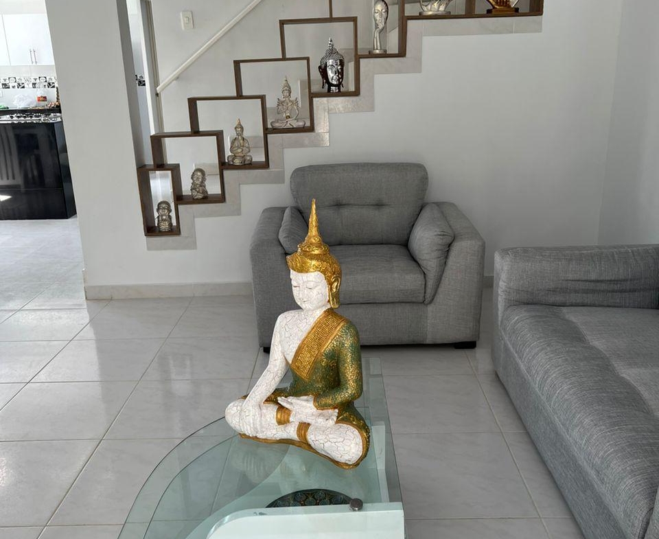 Vive la experiencia campestre con todas las comodidades modernas Descubre esta espectacular Casa Finca de 468 m², ubicada en el exclusivo Condominio Villas de Calima,