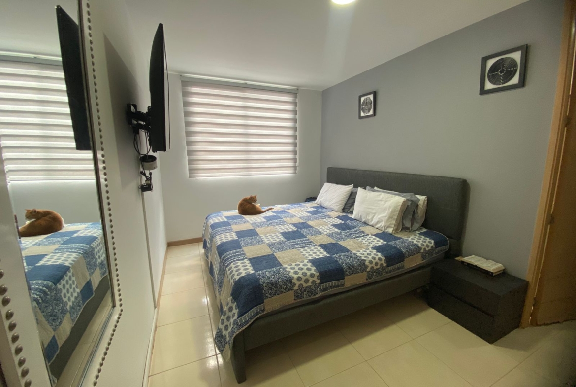 Por qué este apartamento no es para cualquiera... pero sí puede ser para ti: 🌿 Muchos dicen que quieren tranquilidad… pocos se atreven a vivirla. 🏞 Ideal para quienes buscan respirar aire puro y disfrutar de la naturaleza sin salir de Cali. 💡 Diseñado para quienes valoran la luz, el silencio y los espacios que inspiran calma. 🔑 Perfecto para quienes prefieren invertir en calidad de vida y valorización, no solo en metros cuadrados.