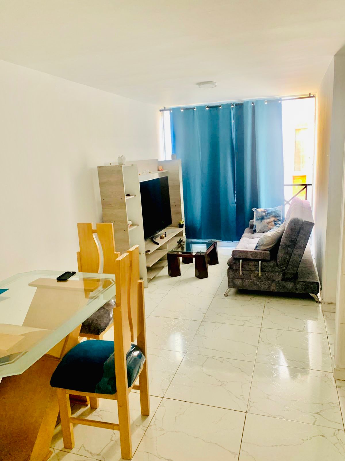 ¿Y si el apartamento ideal para ti no está por llegar… sino esperándote aquí? Cuando lo veas, entenderás que la oportunidad no se busca… se aprovecha.