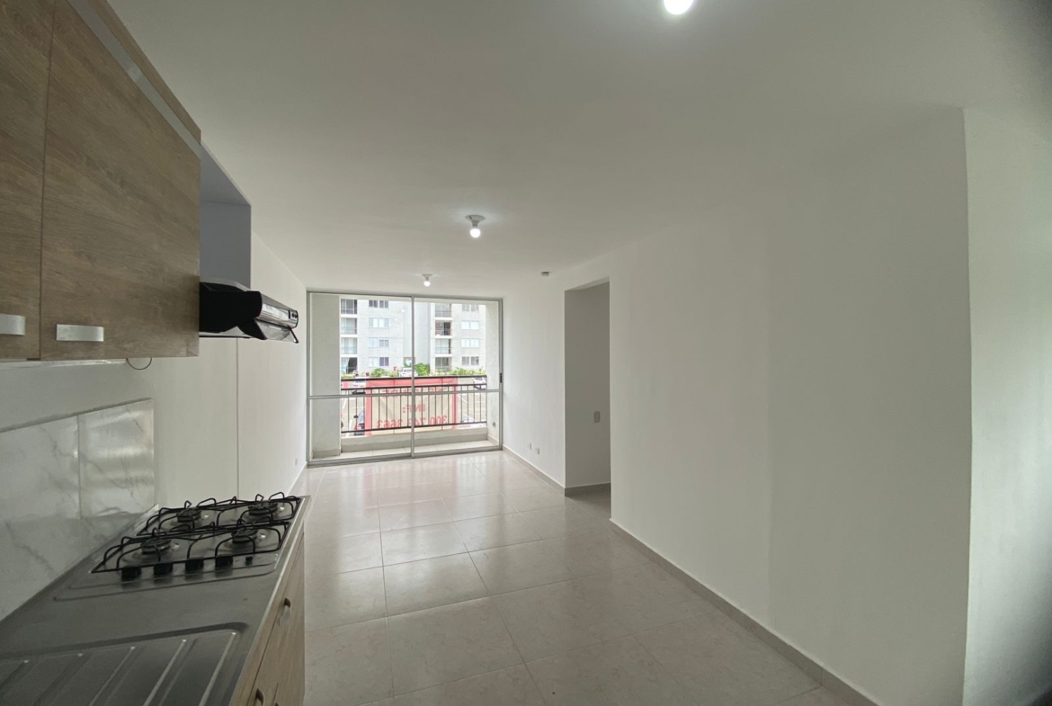 Imagina despertar con la brisa suave entrando por la ventana, preparar café en tu cocina moderna y disfrutar la calma de un conjunto que respira armonía. Aquí no solo compras un apartamento… compras una nueva rutina donde el tiempo te rinde y la vida se siente más liviana.