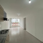 Imagina despertar con la brisa suave entrando por la ventana, preparar café en tu cocina moderna y disfrutar la calma de un conjunto que respira armonía. Aquí no solo compras un apartamento… compras una nueva rutina donde el tiempo te rinde y la vida se siente más liviana.