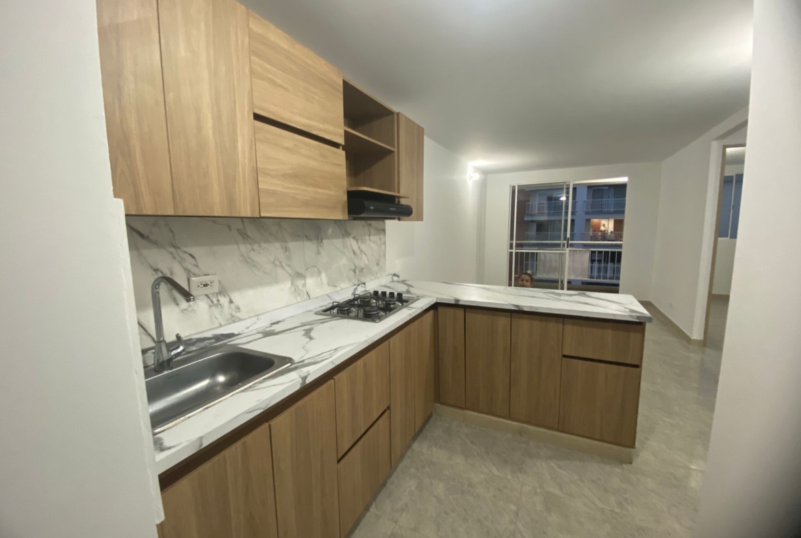 SI LO QUE BUSCAS ES UN APARTAMENTO DONDE TENGAS QUE ENTRAR EN GASTOS Y HACER REMODELACIONES… ESTE NO ES PARA TI. Porque este apartamento en Conjunto Caracolí – Piso 7, al sur de Cali, ya tiene todo lo que necesitas listo para disfrutar. No hay obra gris, no hay pendientes, no hay excusas. Solo llegar, desempacar y empezar a vivir.