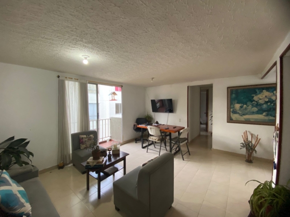 ¿Buscas un hogar listo para habitar, sin pagar sobreprecio por remodelaciones ajenas a tu gusto? 🟢 Entonces este apartamento en Parque del Lili I es para ti. No es el típico “apartamento de revista”… es el que tiene el potencial real para que lo hagas tuyo, a tu manera, con tu estilo y sin gastar de más. Ubicado en una de las zonas más demandadas y con mejor proyección del sur de Cali: Valle del Lili.