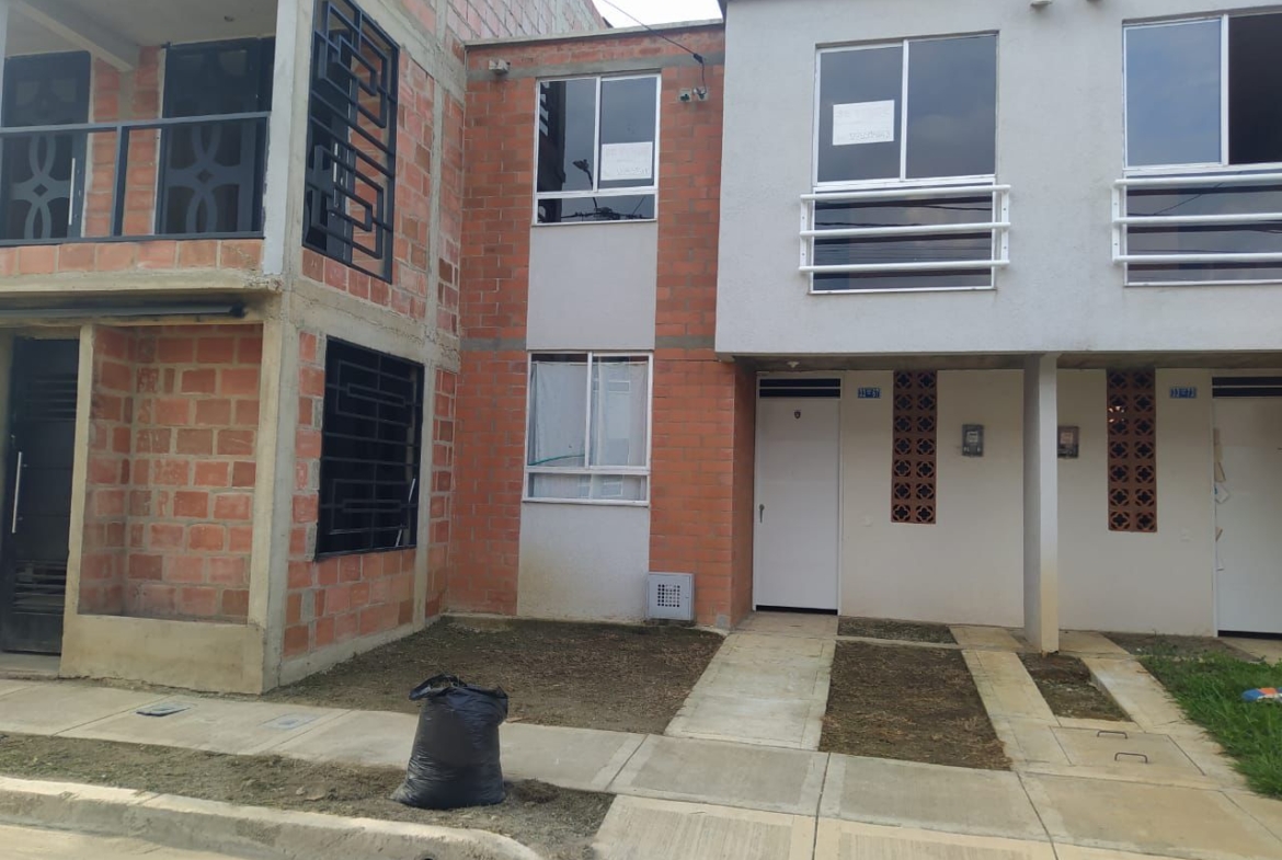 Toma acción hoy mismo. Casas en $135 millones con parqueadero propio y opción de ampliación NO se ven todos los días. 📞 Contáctanos FK-Home Grupo Inmobiliario 📲 316 535 1138 📍 Carrera 4 #9-16, oficina 310 – Edificio Marchant, Cali “Facilitando sueños inmobiliarios con profesionalismo.